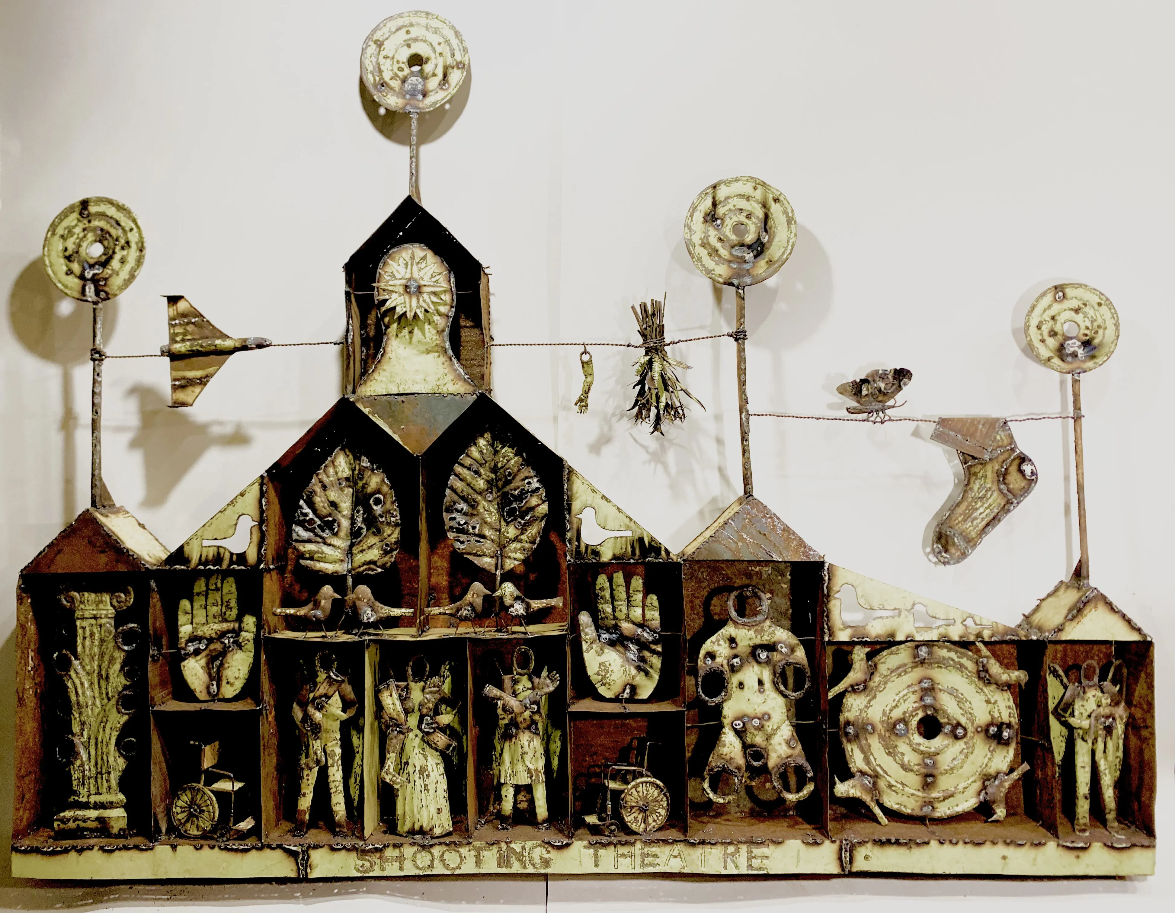 Зображення "SHOOTING THEATRE" від Костянтин Зоркін, розмір: 140/175/15 sm, матеріали: Metal,welding, minting technique, медіум: Обʼєкт, місто: KHARKIV Фото 1 з 6.