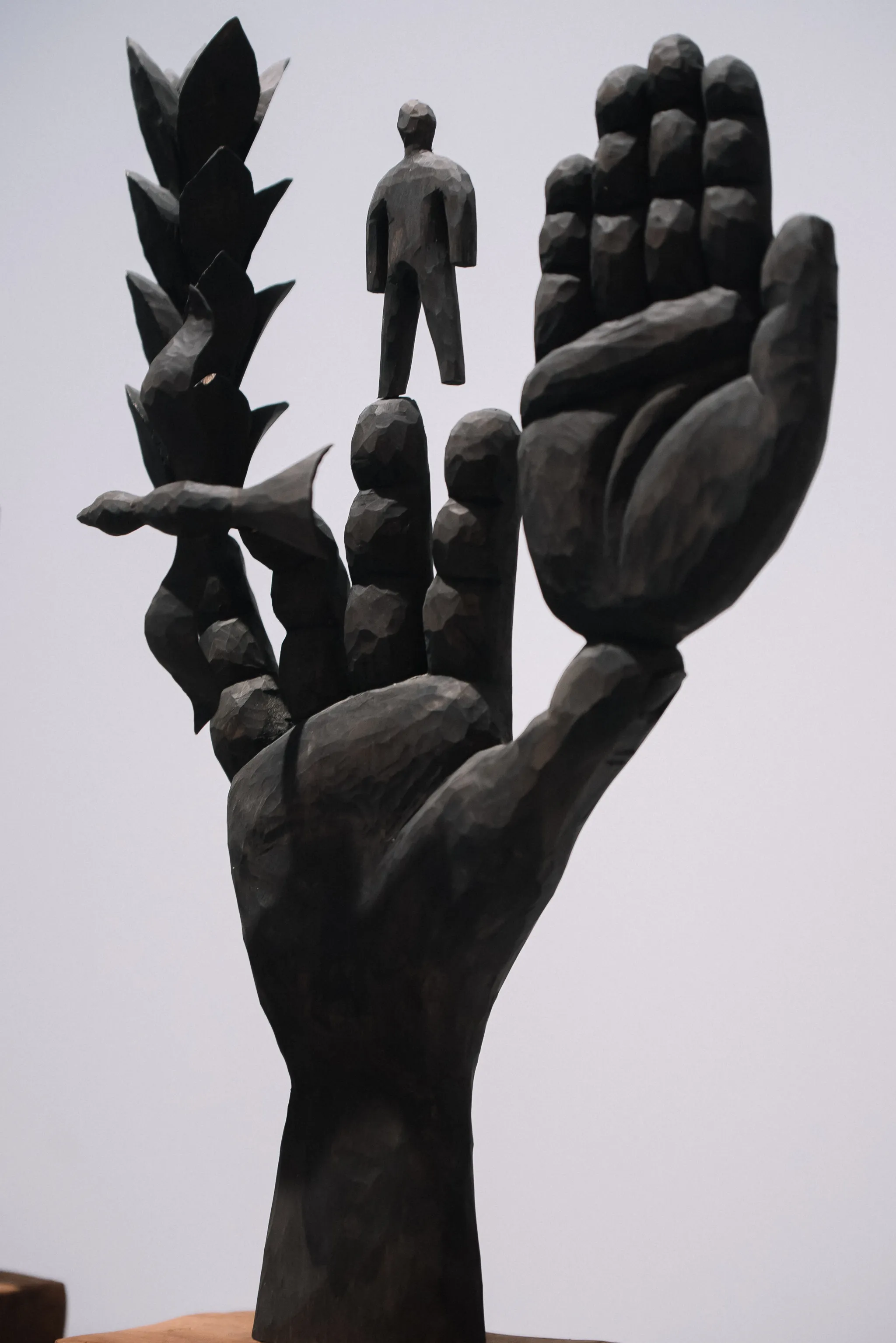 Зображення "Sign Language (detail)" від Костянтин Зоркін, матеріали: Дерево, туш, медіум: Скульптура, серія: Sign Language